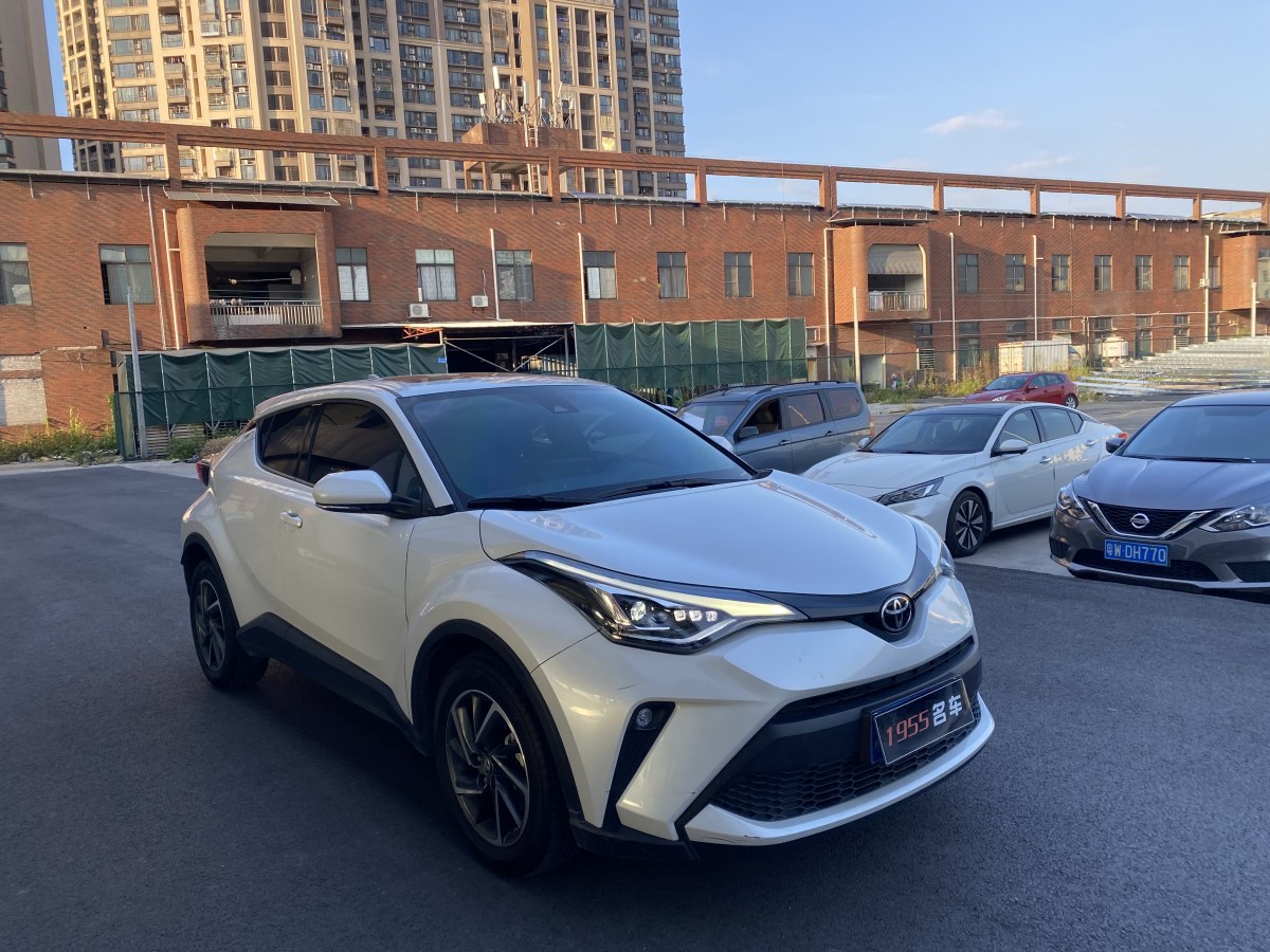 豐田 C-HR  2022款 2.0L 領(lǐng)先版圖片