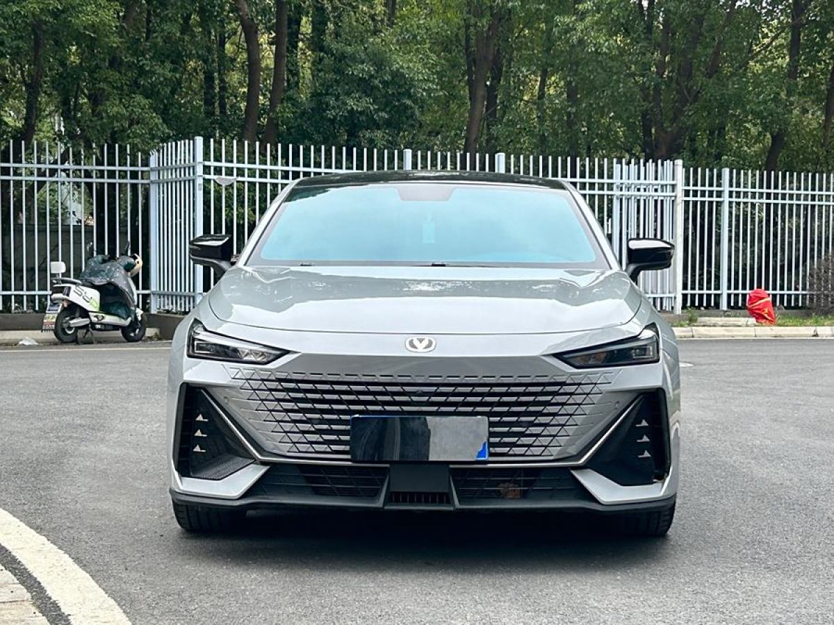 長(zhǎng)安 長(zhǎng)安UNI-V  2023款 1.5T 尊貴型圖片