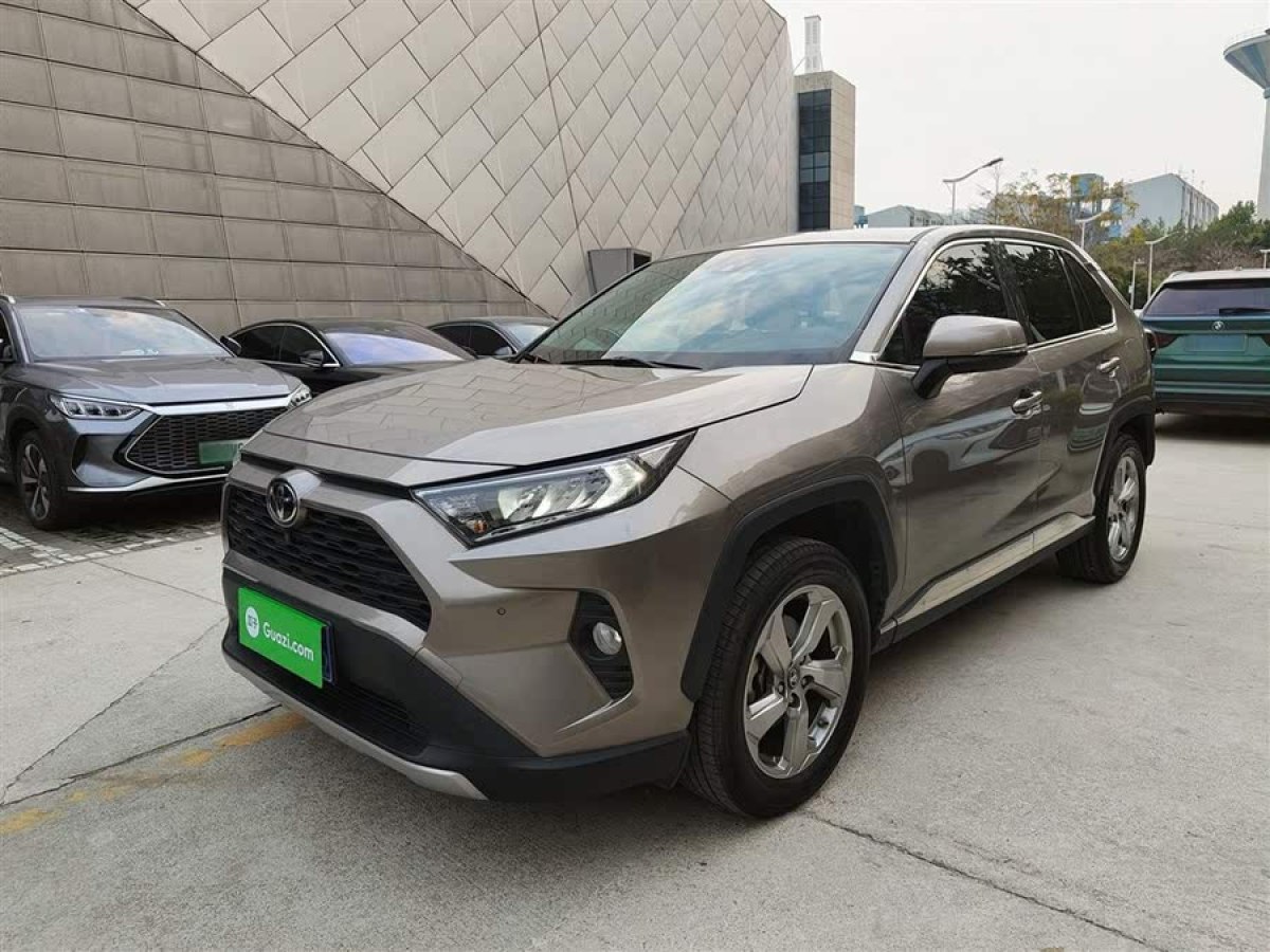 2023年4月豐田 RAV4榮放  2022款 2.0L CVT兩驅風尚Plus版