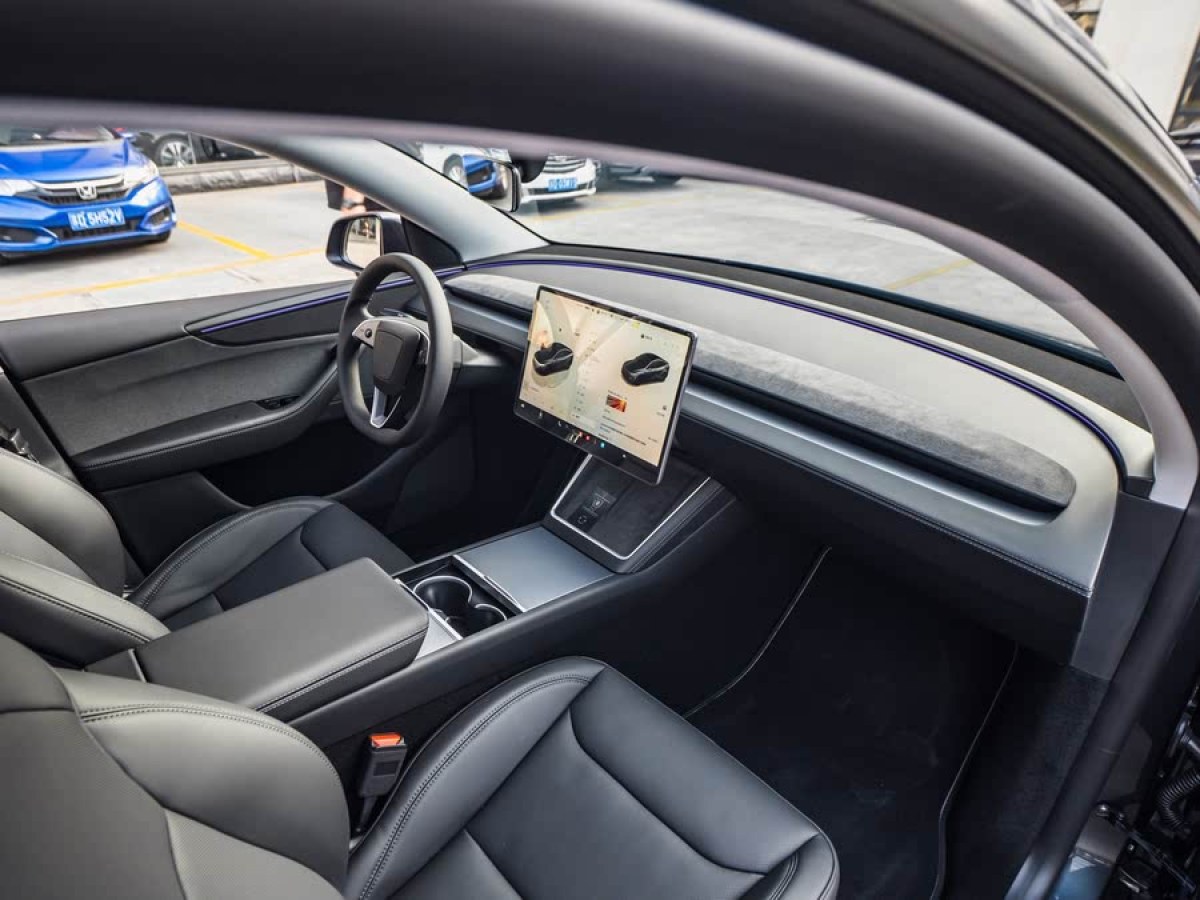特斯拉 Model Y  2025款 后輪驅(qū)動 首發(fā)版圖片