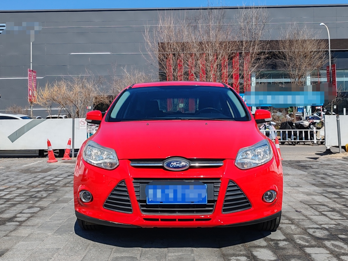 2013年2月福特 ?？怂? 2012款 兩廂 1.6L 自動(dòng)風(fēng)尚型