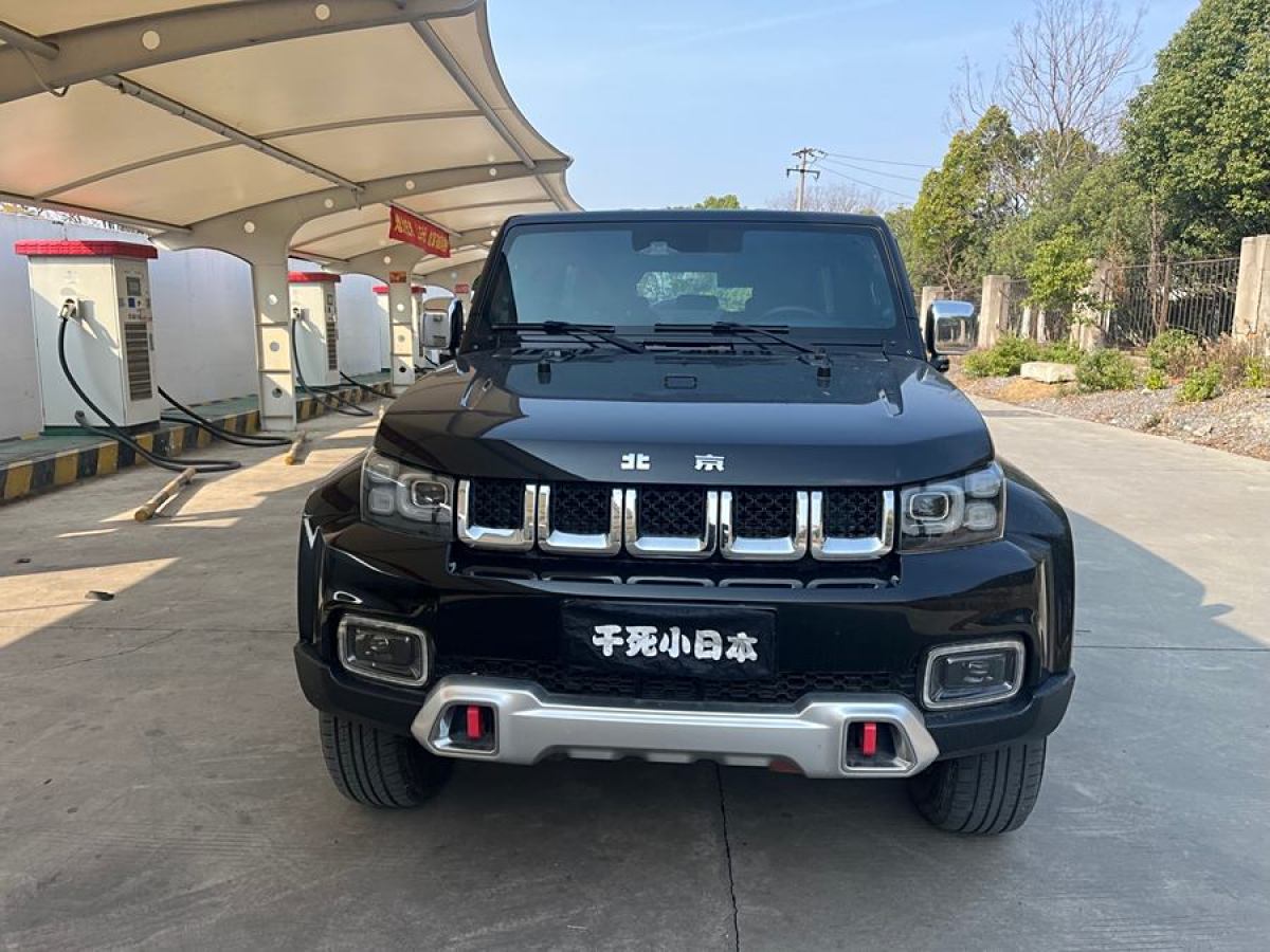 北京 BJ40  2020款 2.0T 自動(dòng)四驅(qū)城市獵人版?zhèn)b客型圖片