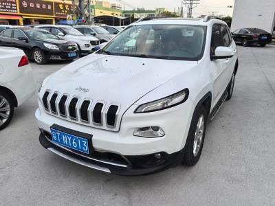 2017年11月 Jeep 自由光 2.0L 優(yōu)越版圖片