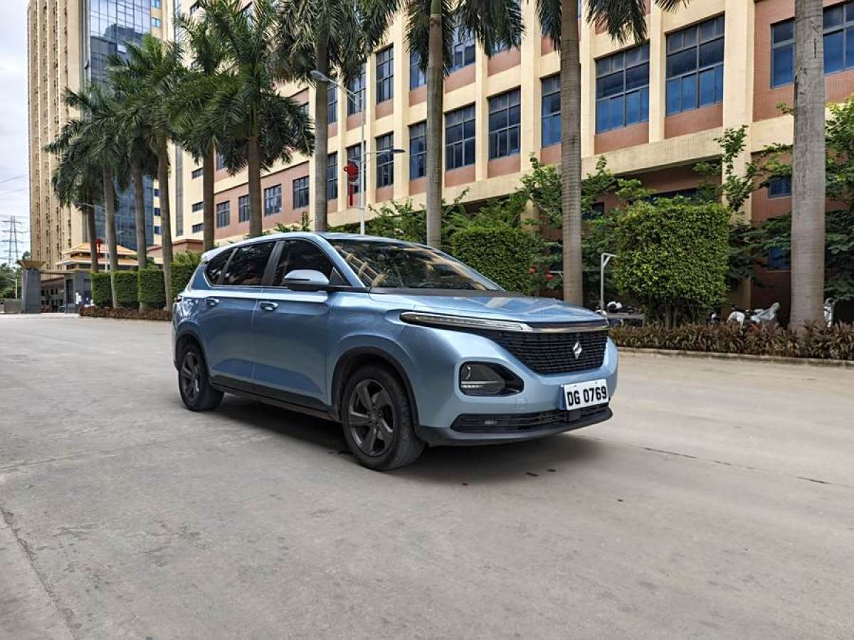 寶駿 RM-5  2019款 1.5L CVT 24小時(shí)在線精英型 6座圖片