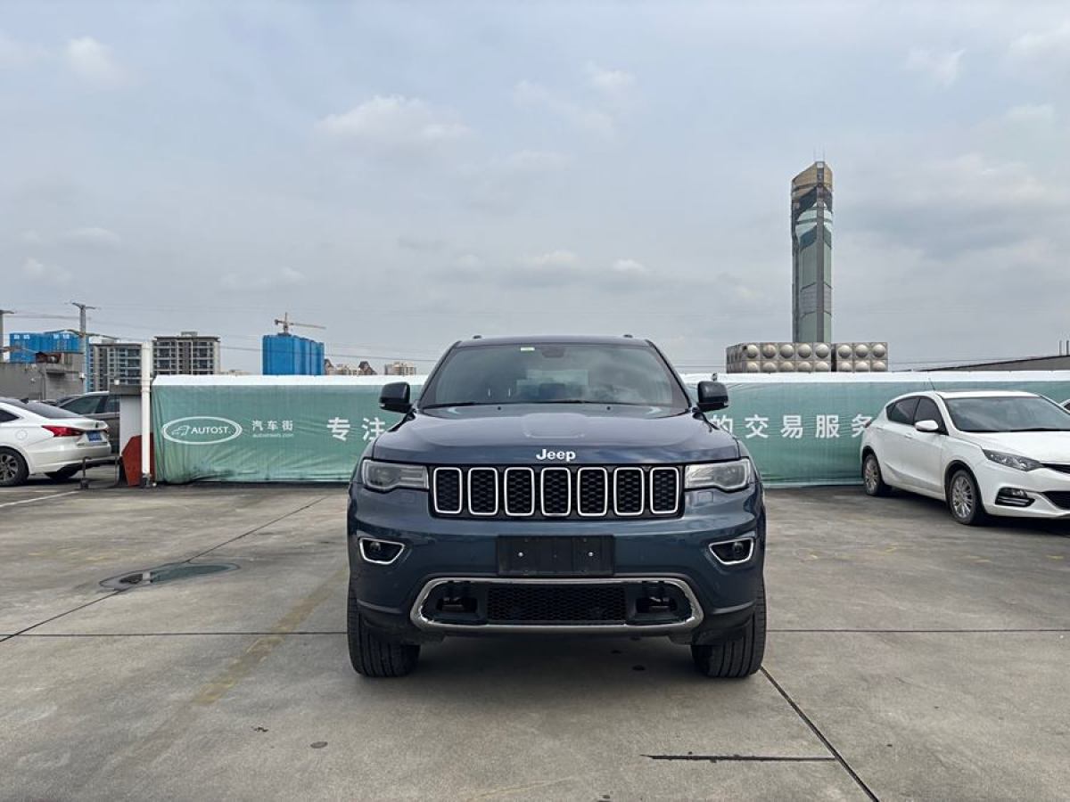 Jeep 大切諾基  2020款 3.0L 精英導(dǎo)航版圖片