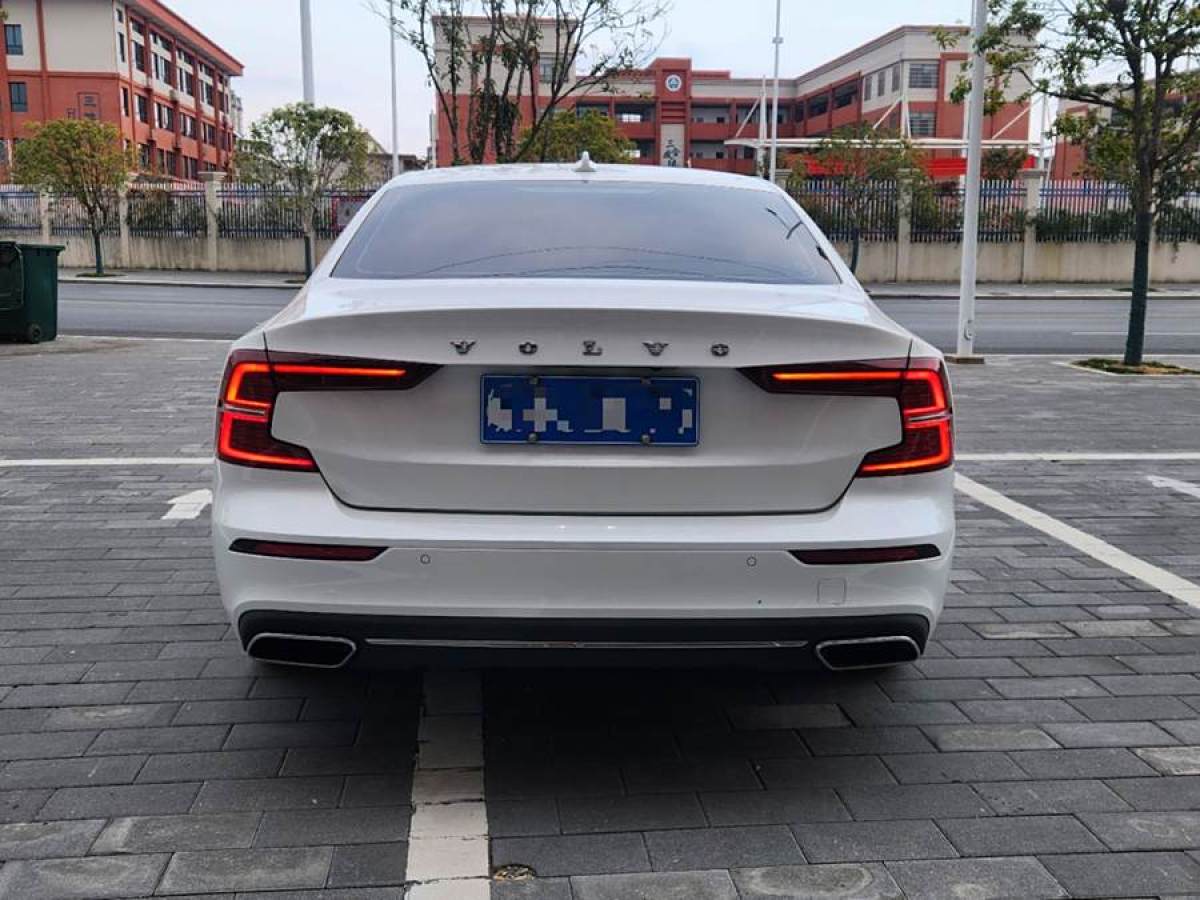 沃爾沃 S60L  2023款 B4 智逸豪華版圖片