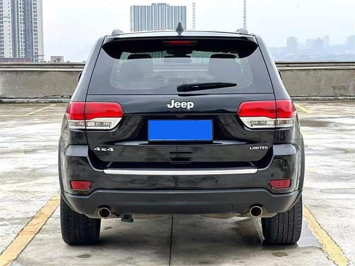 2018年12月Jeep 大切諾基  2017款 3.0L 舒享導(dǎo)航版