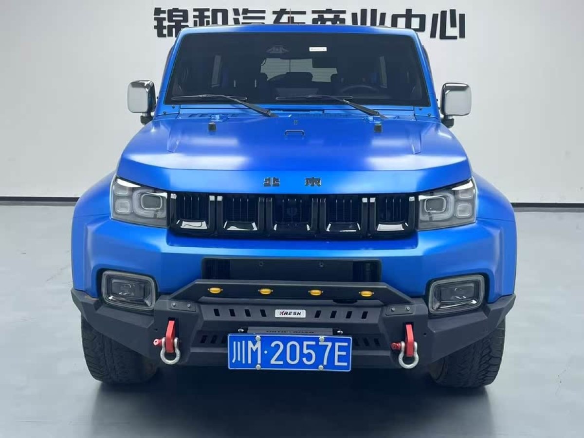 北京 BJ40  2021款 2.0D 自動(dòng)四驅(qū)刀鋒英雄版?zhèn)b客型圖片