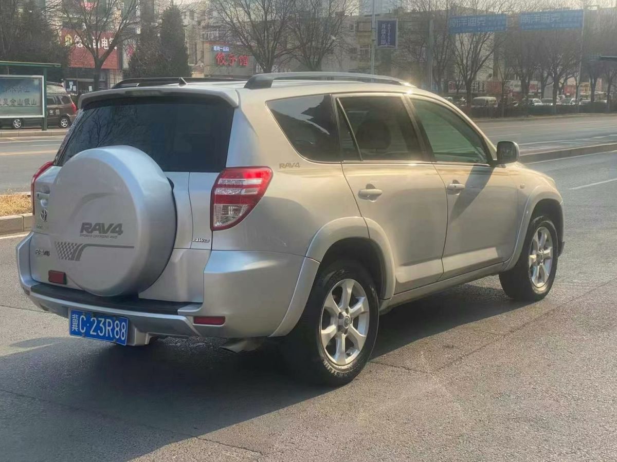 豐田 RAV4  2011款 2.4 至臻導(dǎo)航版圖片