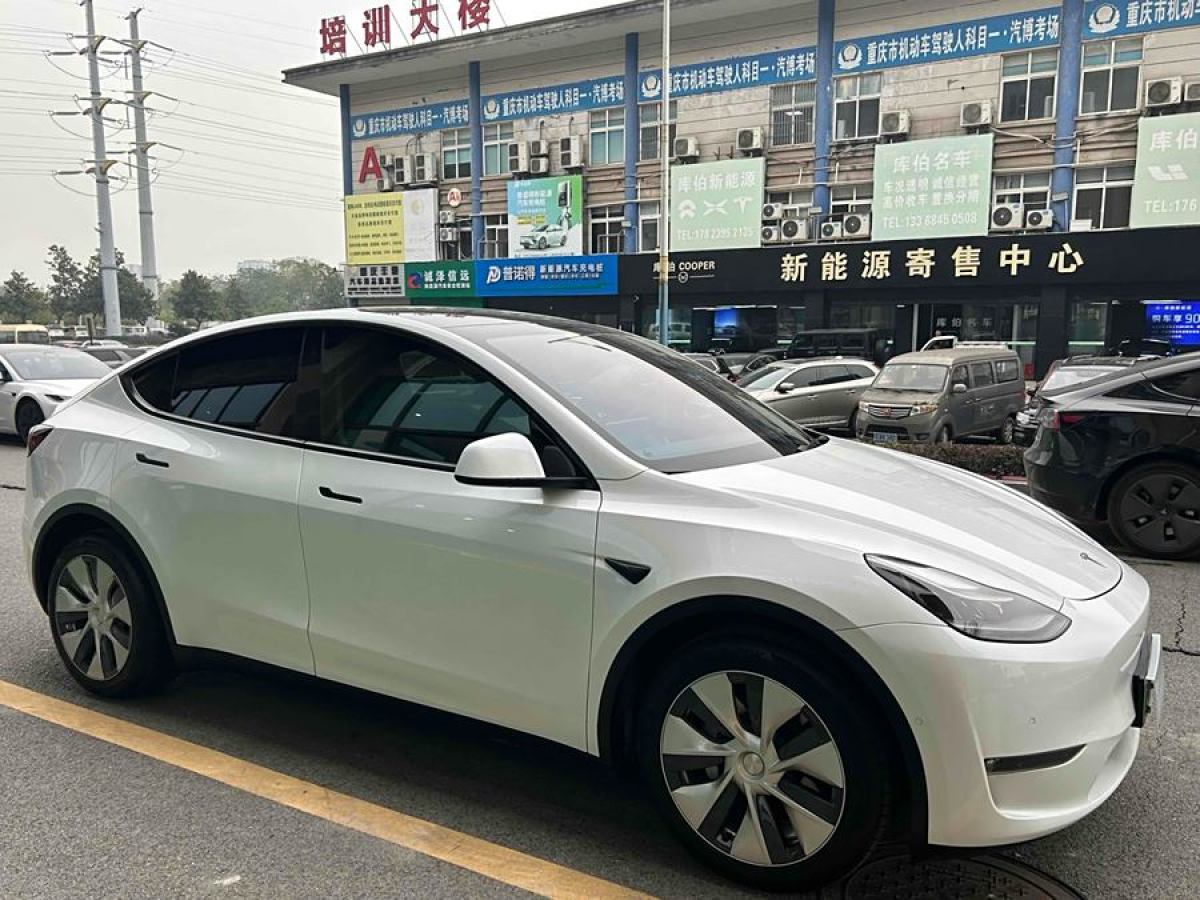 特斯拉 Model 3  2021款 改款 標(biāo)準(zhǔn)續(xù)航后驅(qū)升級版圖片