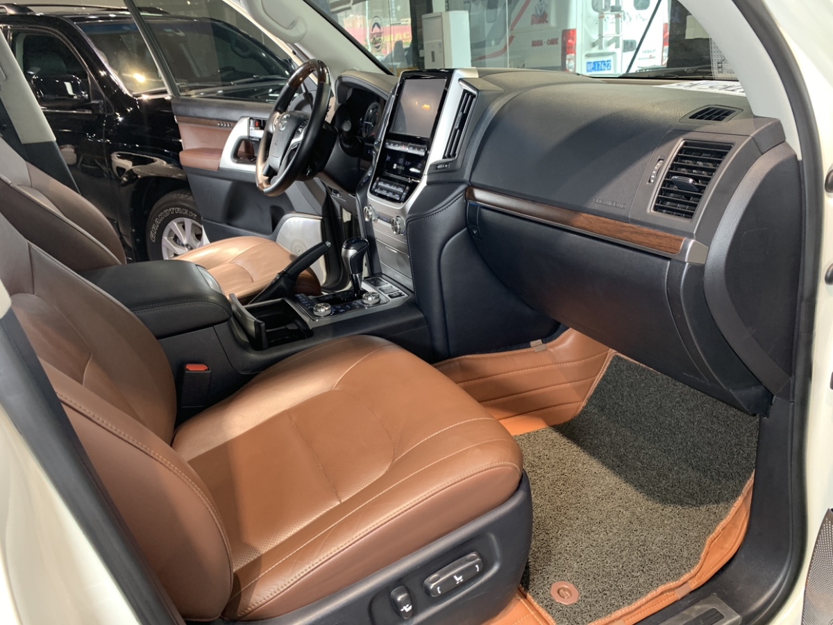 豐田 蘭德酷路澤  2018款 5.7L VX-R 12氣 底升(中東版)圖片