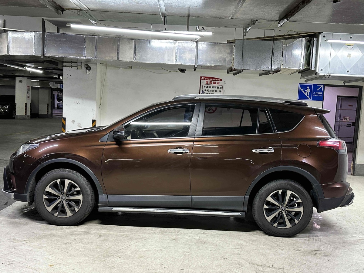 豐田 RAV4  2018款 榮放 2.0L CVT兩驅(qū)風(fēng)尚版圖片