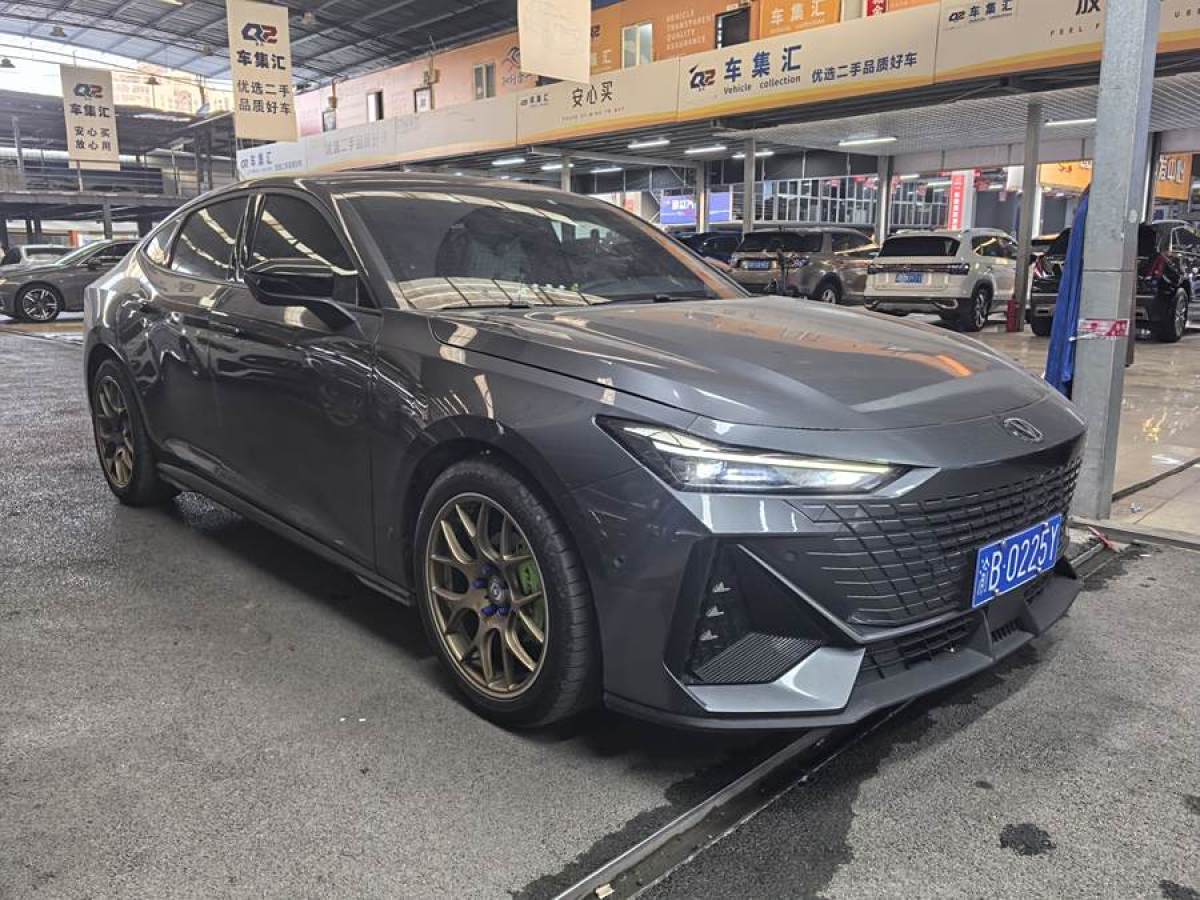 長(zhǎng)安 長(zhǎng)安UNI-V  2022款 1.5T 智慧領(lǐng)航型圖片