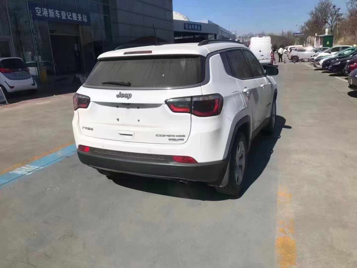 Jeep 指南者  2019款  200T 自動(dòng)典尚版圖片