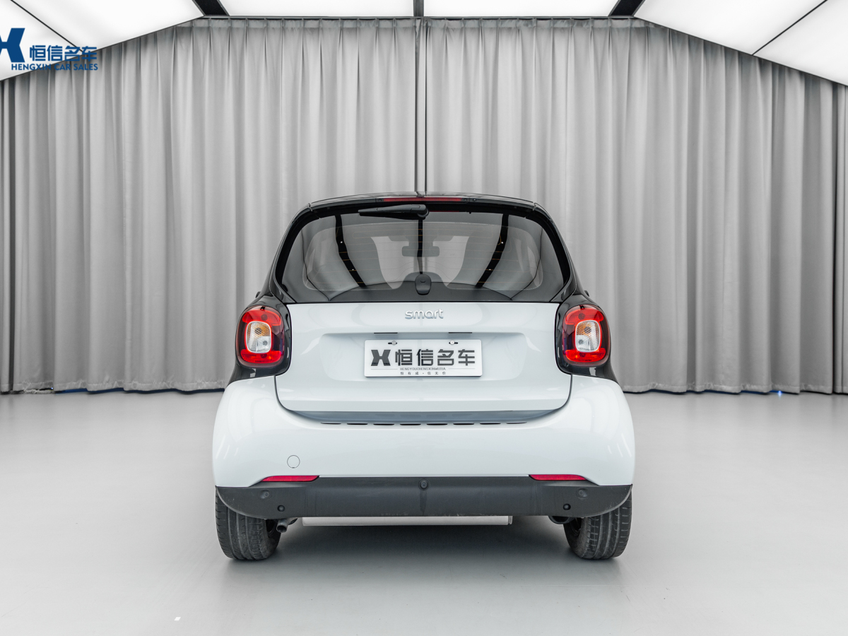 2019年8月smart fortwo  2019款 0.9T 66千瓦硬頂風(fēng)擎版 國(guó)VI