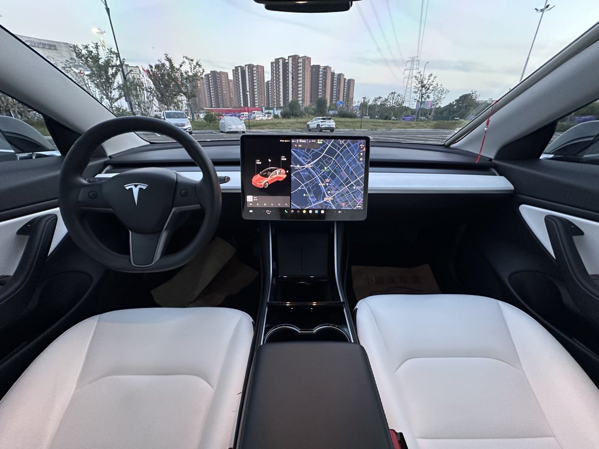 特斯拉 Model 3  2019款 標(biāo)準(zhǔn)續(xù)航后驅(qū)升級(jí)版圖片