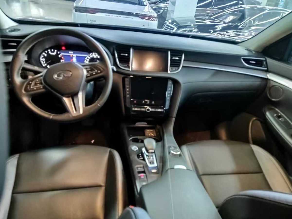 英菲尼迪 QX50  2022款 2.0T 兩驅(qū)領(lǐng)航版圖片