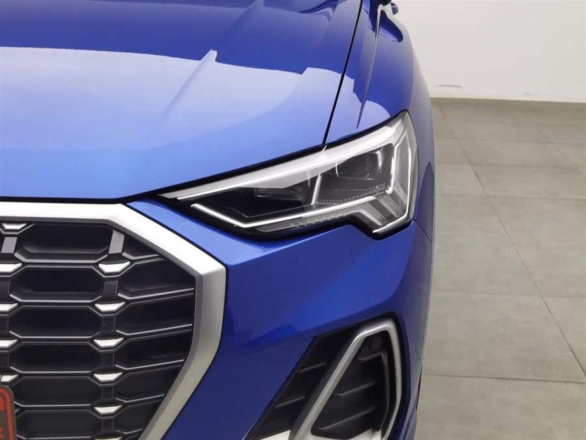 奧迪 奧迪Q3  2019款  40 TFSI 時(shí)尚動(dòng)感型圖片