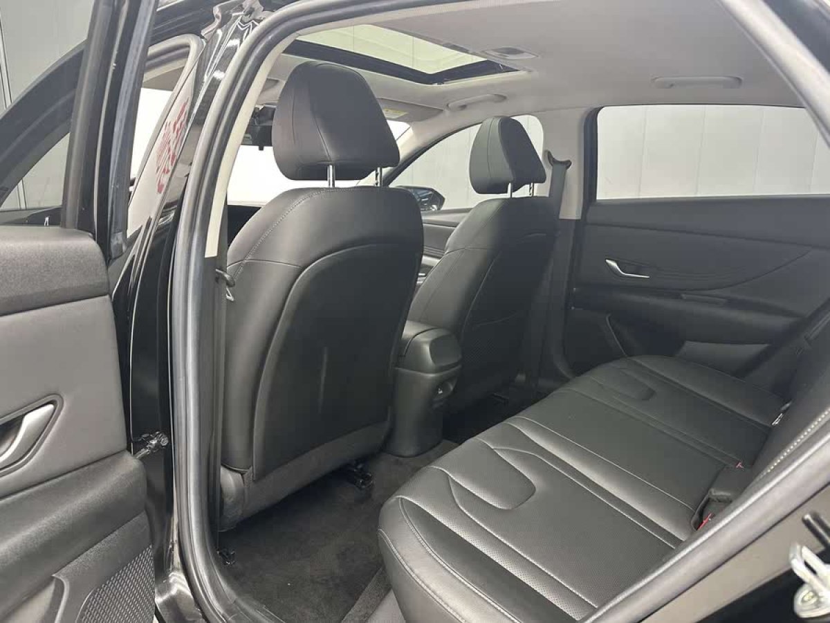 現(xiàn)代 伊蘭特  2021款 1.5L LUX尊貴版圖片