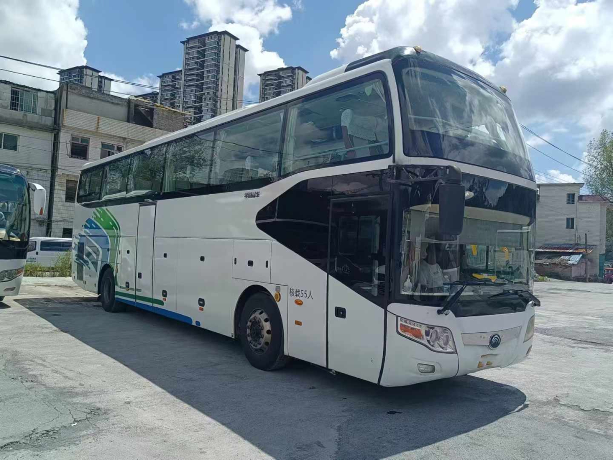 兩臺國四55座宇通6126可提雙檔旅游車圖片