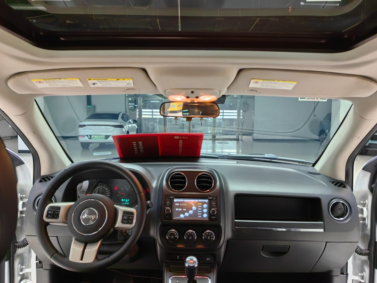 2012年1月Jeep 指南者  2012款 2.4L 四驱都市版