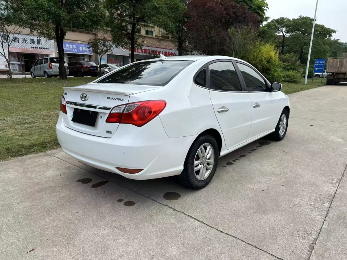 2013年2月現(xiàn)代 悅動  2011款 1.6L 自動豪華型