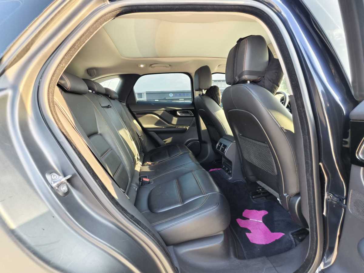 捷豹 F-PACE  2016款 2.0T 兩驅(qū)都市尊享版圖片