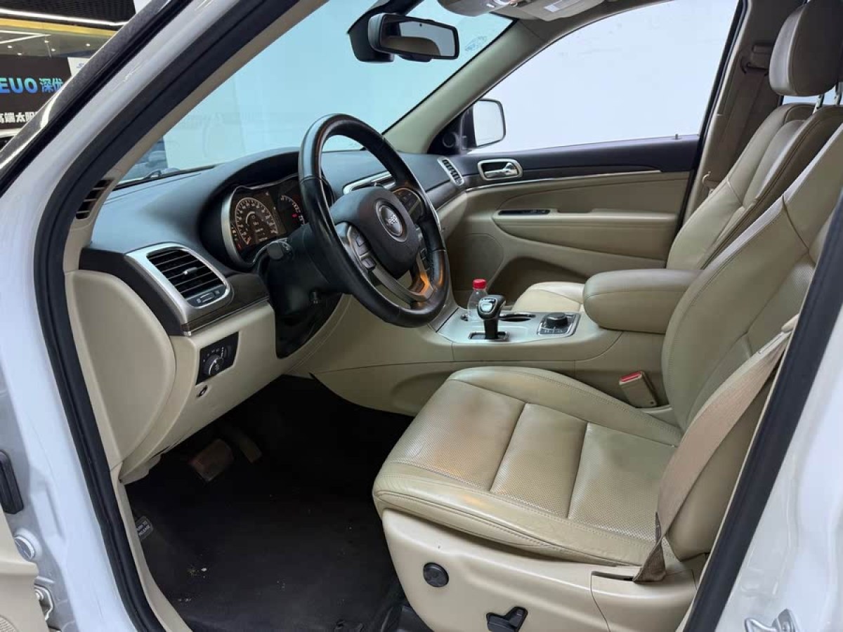Jeep 大切諾基  2015款 3.6L 精英導(dǎo)航版圖片