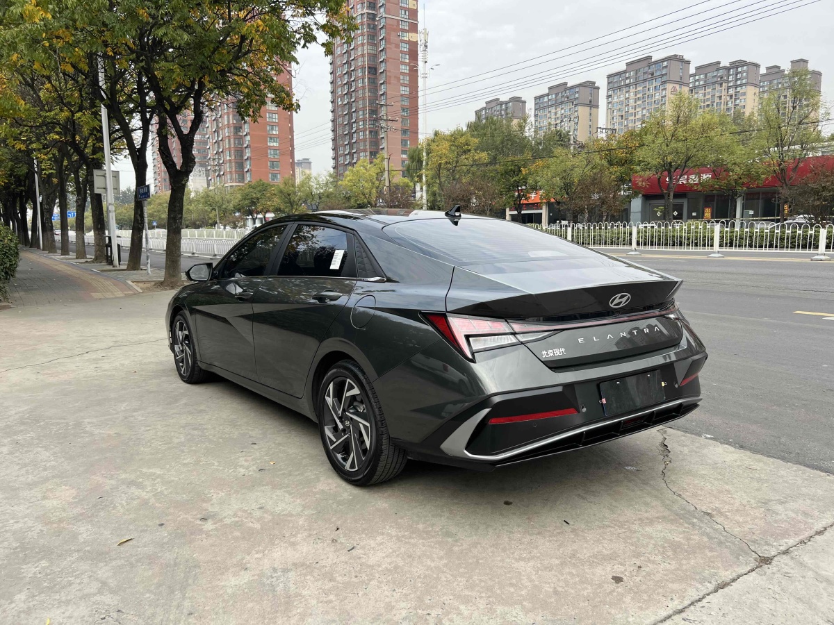 現(xiàn)代 伊蘭特  2023款 1.5L CVT TOP旗艦版圖片