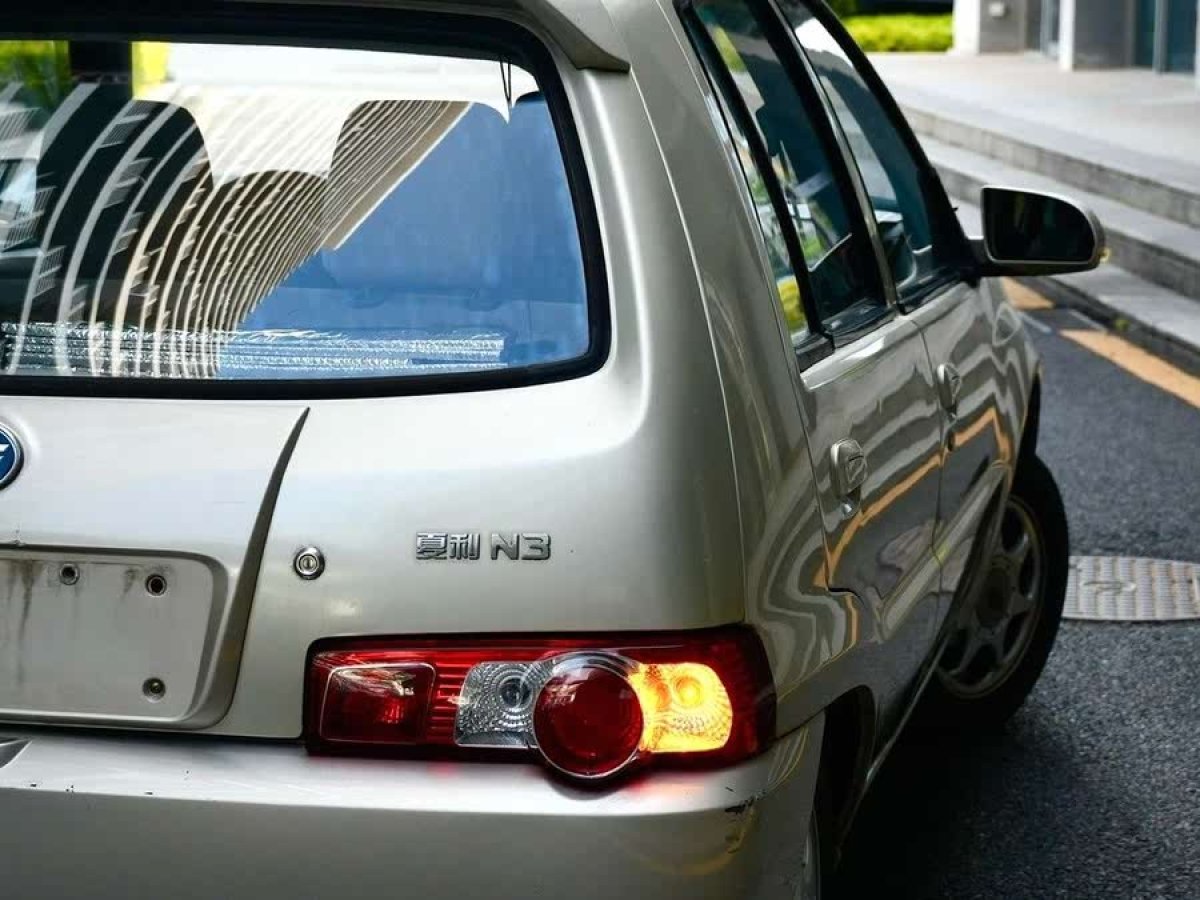 一汽 夏利  2012款 N3 1.0L 兩廂標(biāo)準(zhǔn)型圖片