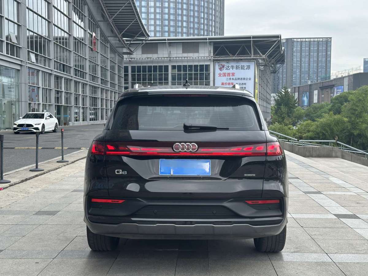 奧迪 奧迪Q6  2022款 45 TFSI quattro 齊云型 Light 羽林套裝圖片