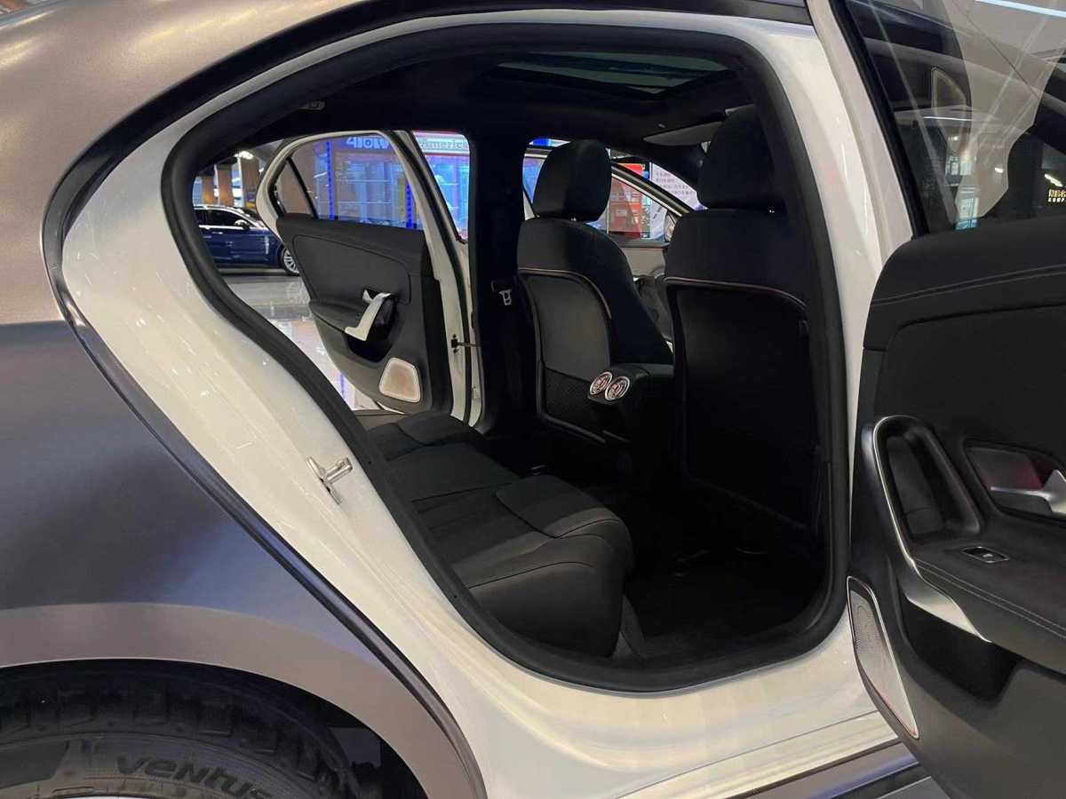 2022年5月奔驰 奔驰A级  2020款 改款 A 200 L 运动轿车动感型