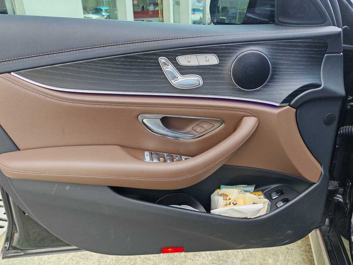 奔驰 奔驰E级新能源  2022款 改款二 E 350 e L 插电式混合动力运动轿车图片