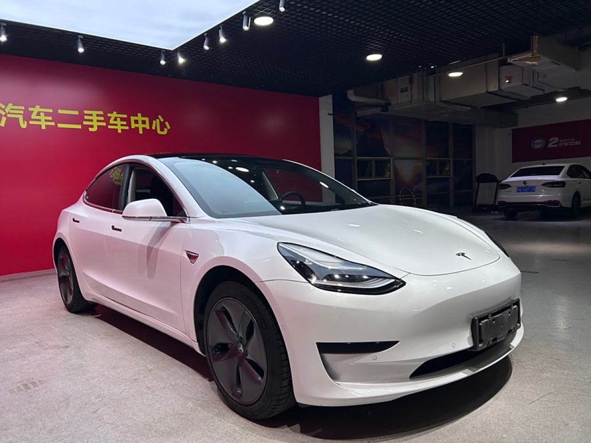 特斯拉 Model 3  2019款 標(biāo)準(zhǔn)續(xù)航后驅(qū)升級版圖片