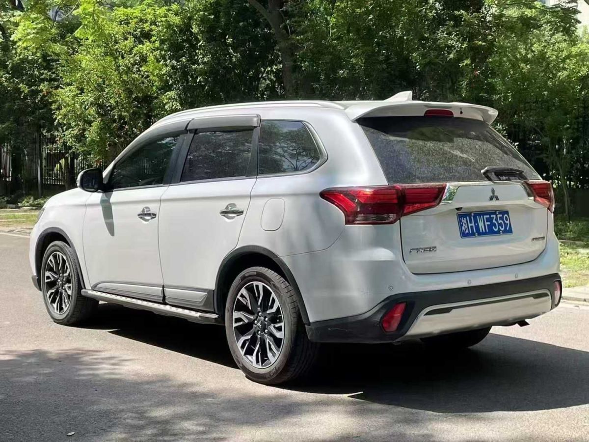 三菱 歐藍德  2020款 2.4L 四驅(qū)致享版 5座圖片