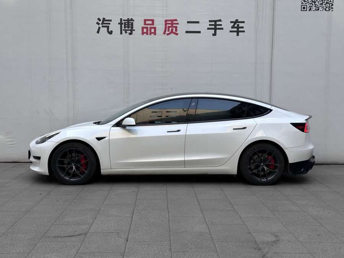 特斯拉 Model 3  2021款 改款 標(biāo)準(zhǔn)續(xù)航后驅(qū)升級(jí)版圖片