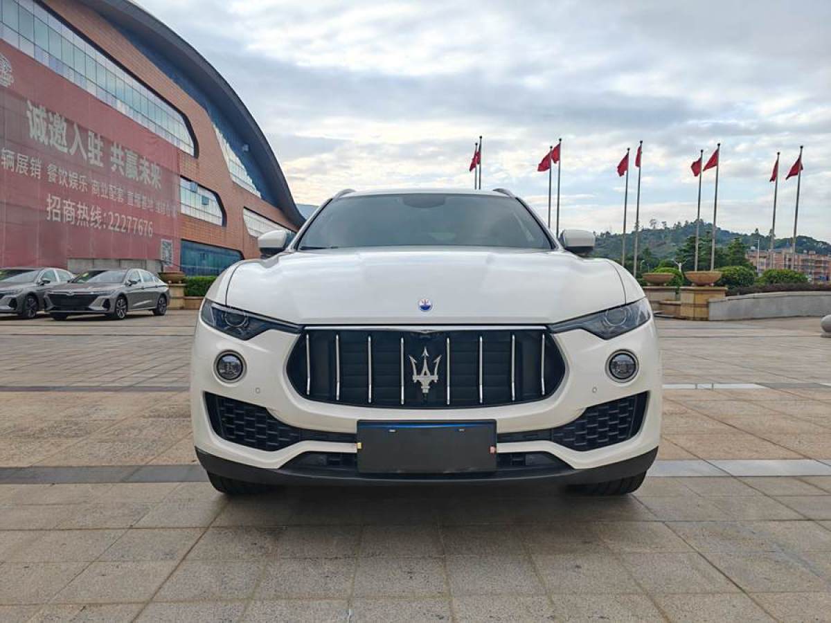 瑪莎拉蒂 Levante  2019款 3.0T 350Hp 標(biāo)準(zhǔn)版 國(guó)VI圖片