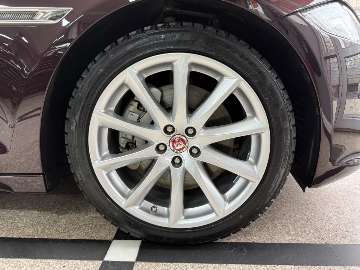 捷豹 XJ  2016款 XJL 3.0 SC 四驅(qū)全景商務(wù)版圖片