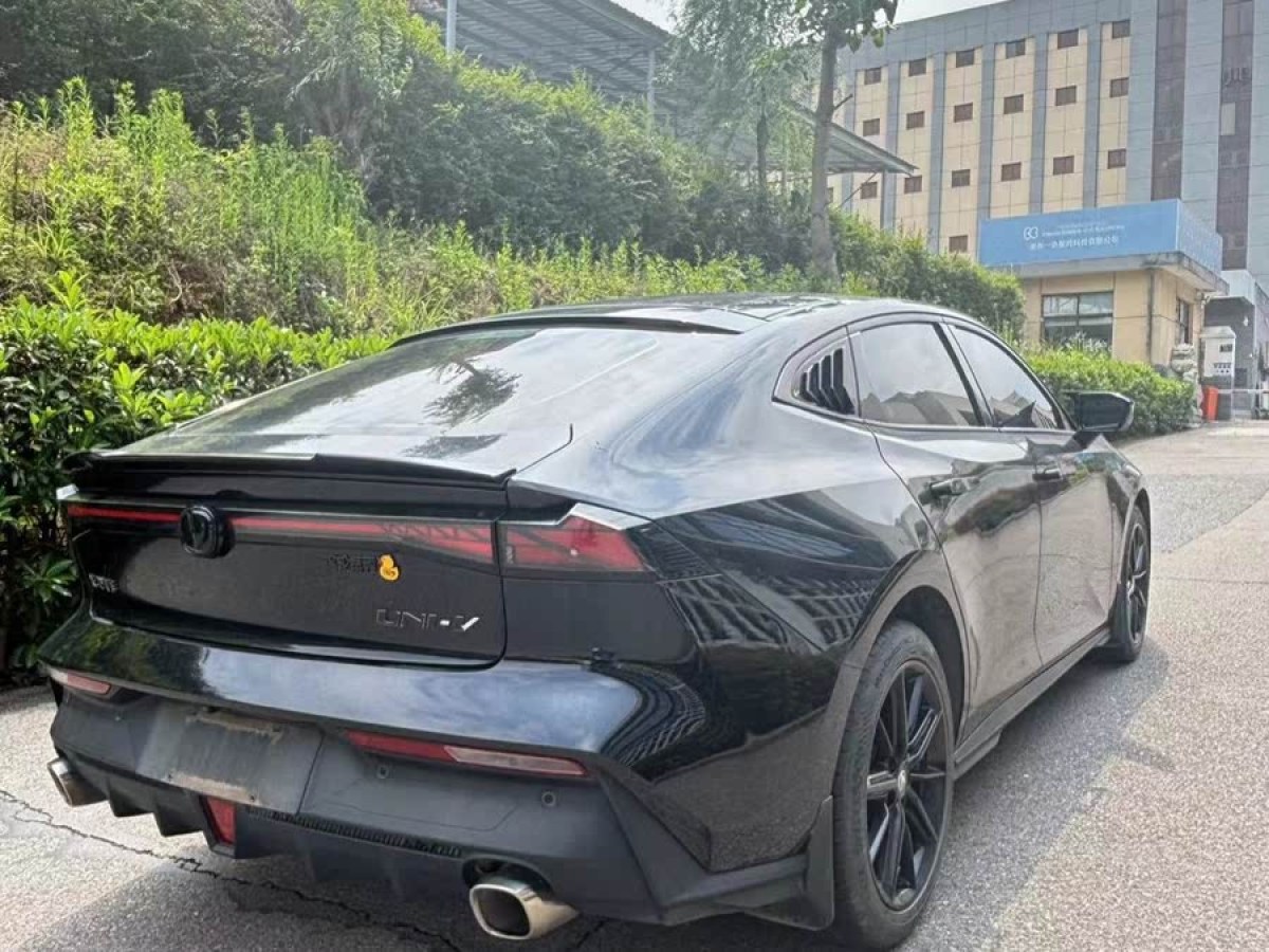 長安 長安UNI-V  2022款 1.5T 尊貴型圖片