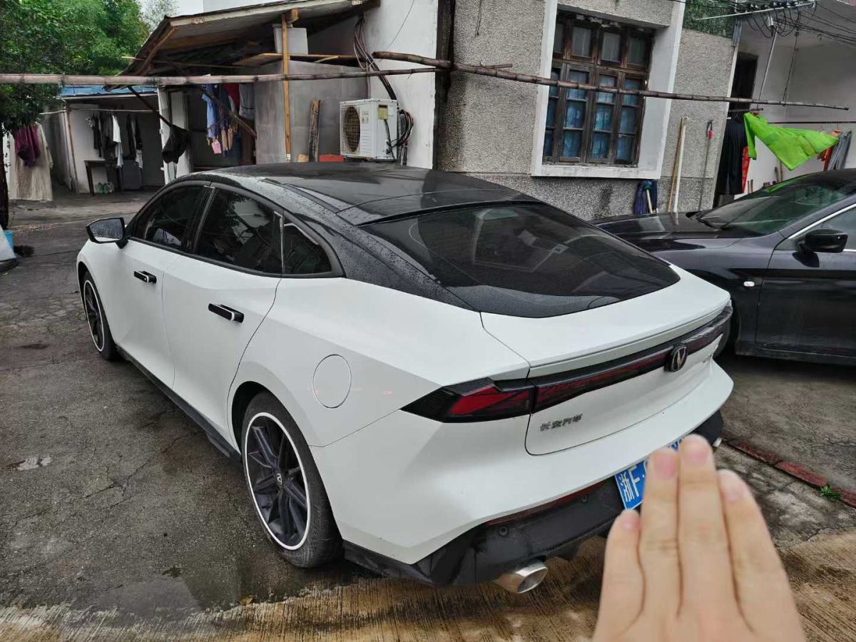 長安 長安UNI-V  2023款 1.5T 尊享型圖片