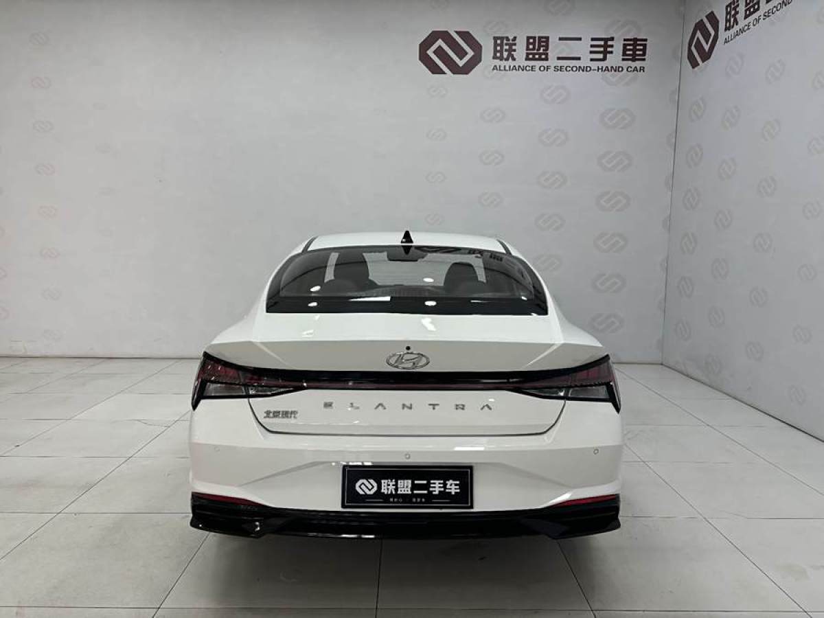 2021年8月現(xiàn)代 伊蘭特  2021款 1.5L LUX尊貴版