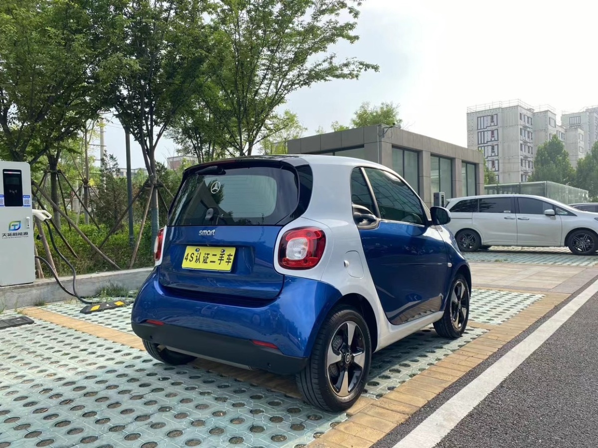 2018年5月smart forfour  2018款 1.0L 52千瓦激情版