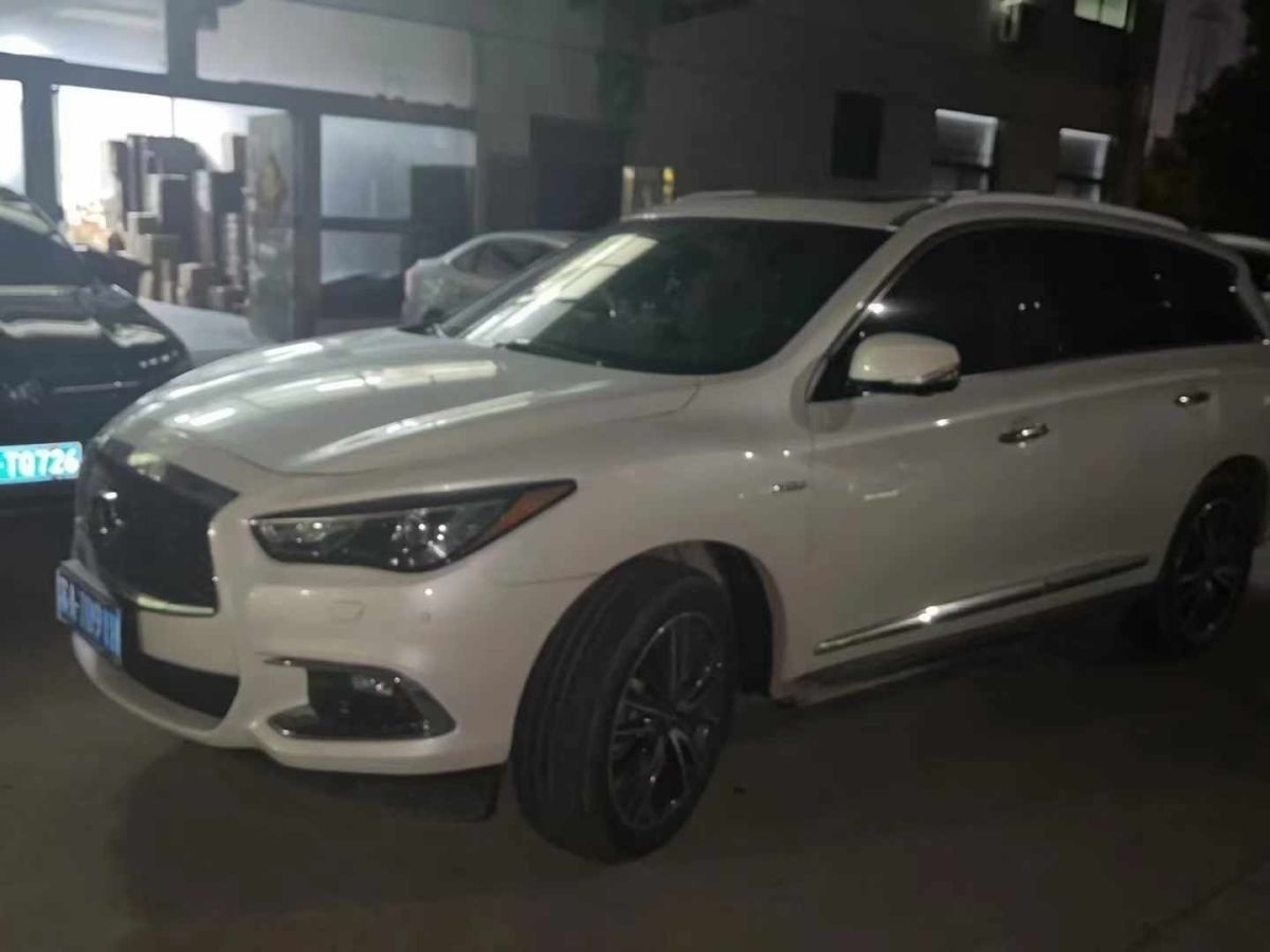 英菲尼迪 QX60  2018款 2.5T Hybrid 兩驅(qū)冠軍家庭版圖片