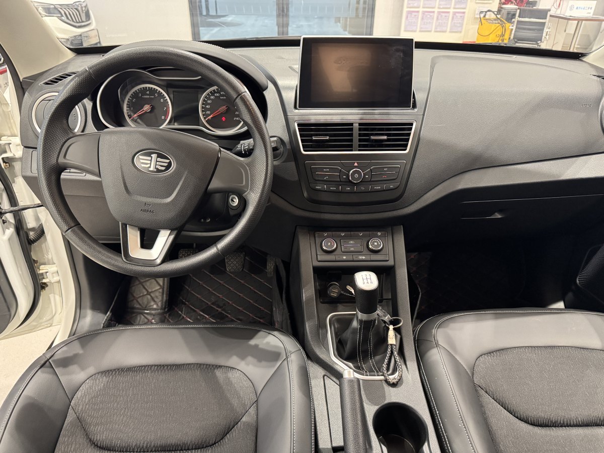 奔騰 X40  2017款 1.6L 手動舒適型圖片