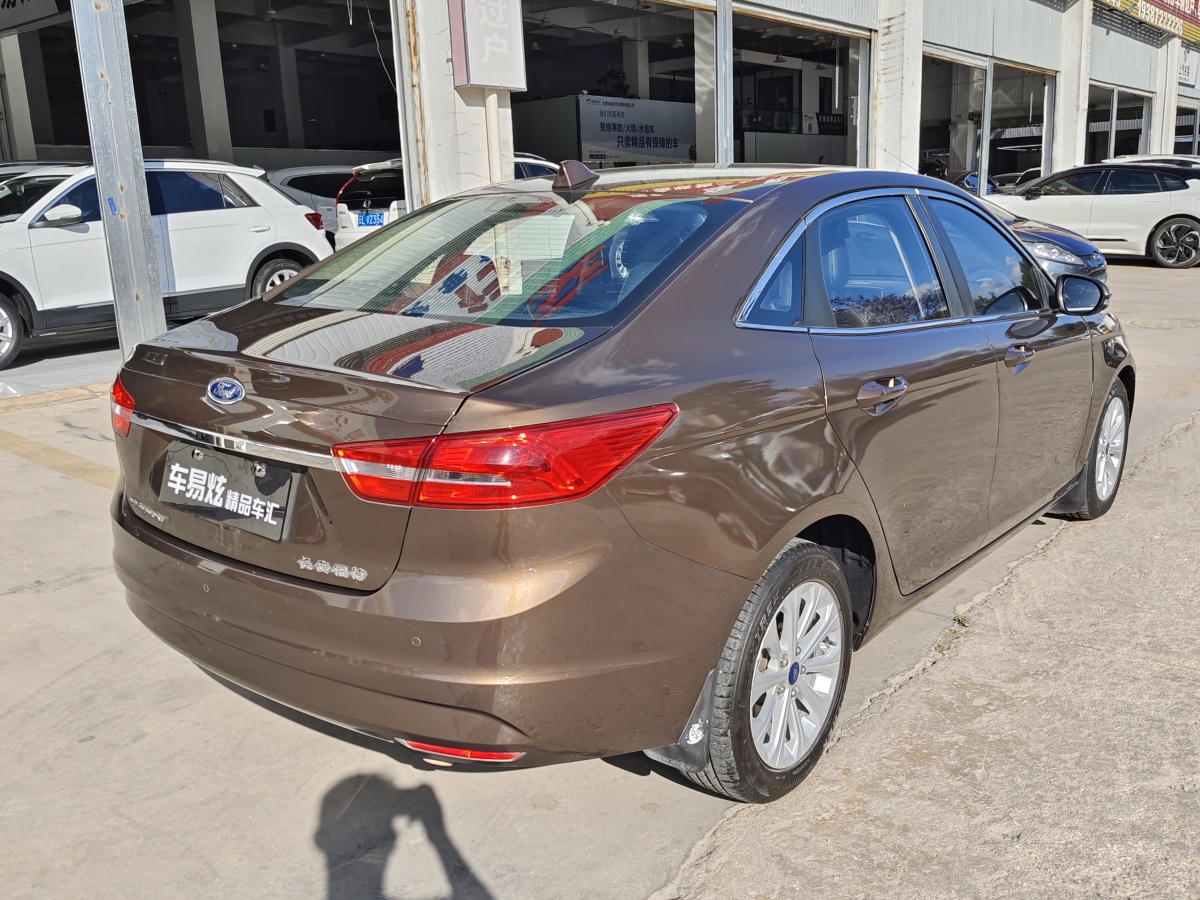 2018年6月福特 福睿斯  2015款 1.5L 手動時尚型