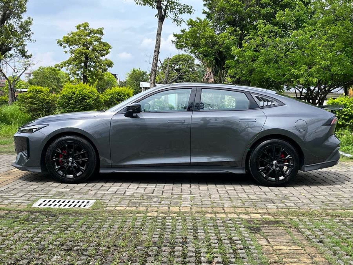 長(zhǎng)安 長(zhǎng)安UNI-V  2024款 1.5T 尊貴型圖片