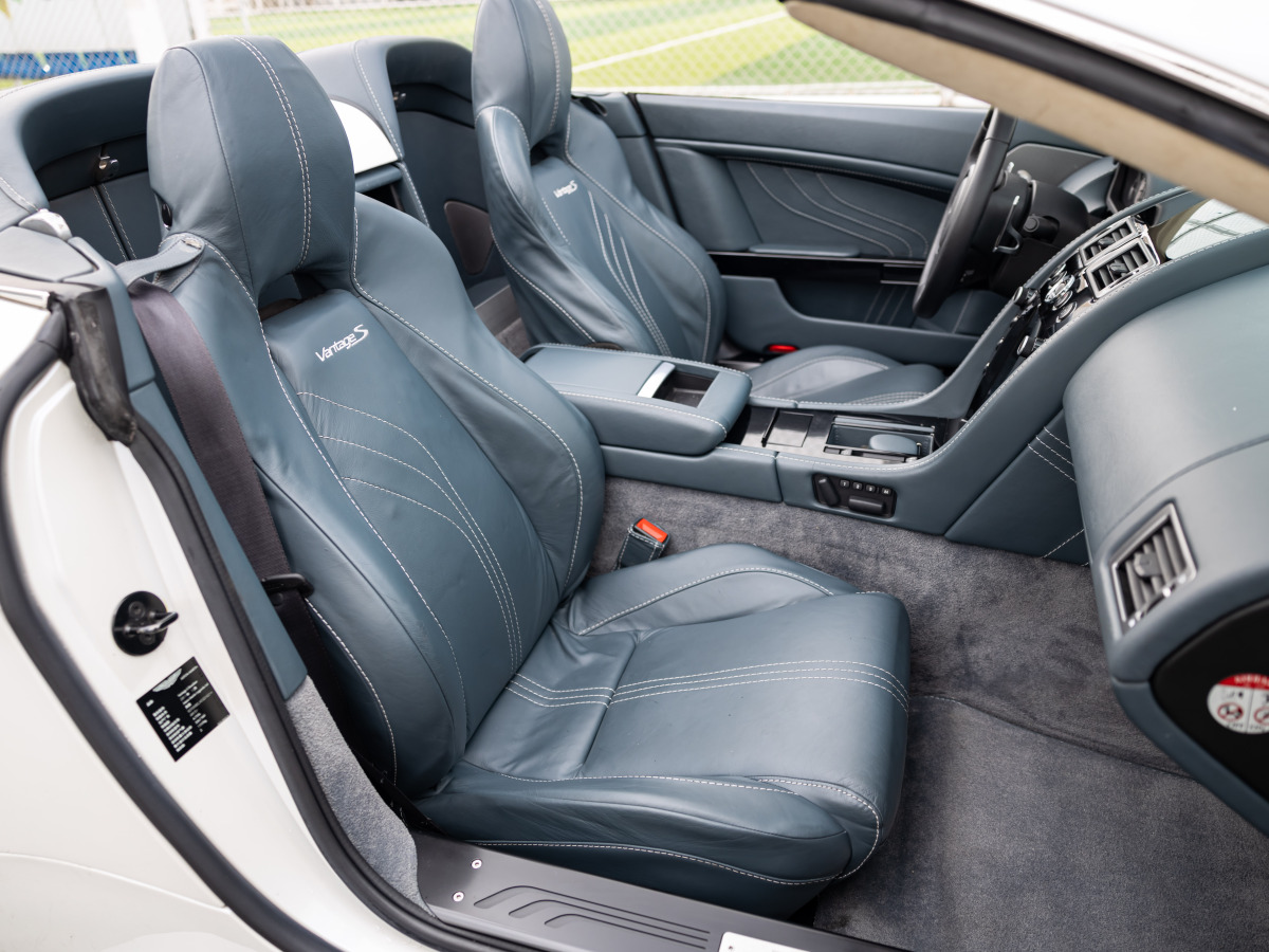 2013年3月阿斯顿·马丁 Vantage  2012款 V8 S 4.7L Roadster