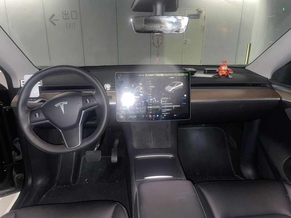 特斯拉 Model Y  2021款 改款 標(biāo)準(zhǔn)續(xù)航后驅(qū)升級版圖片