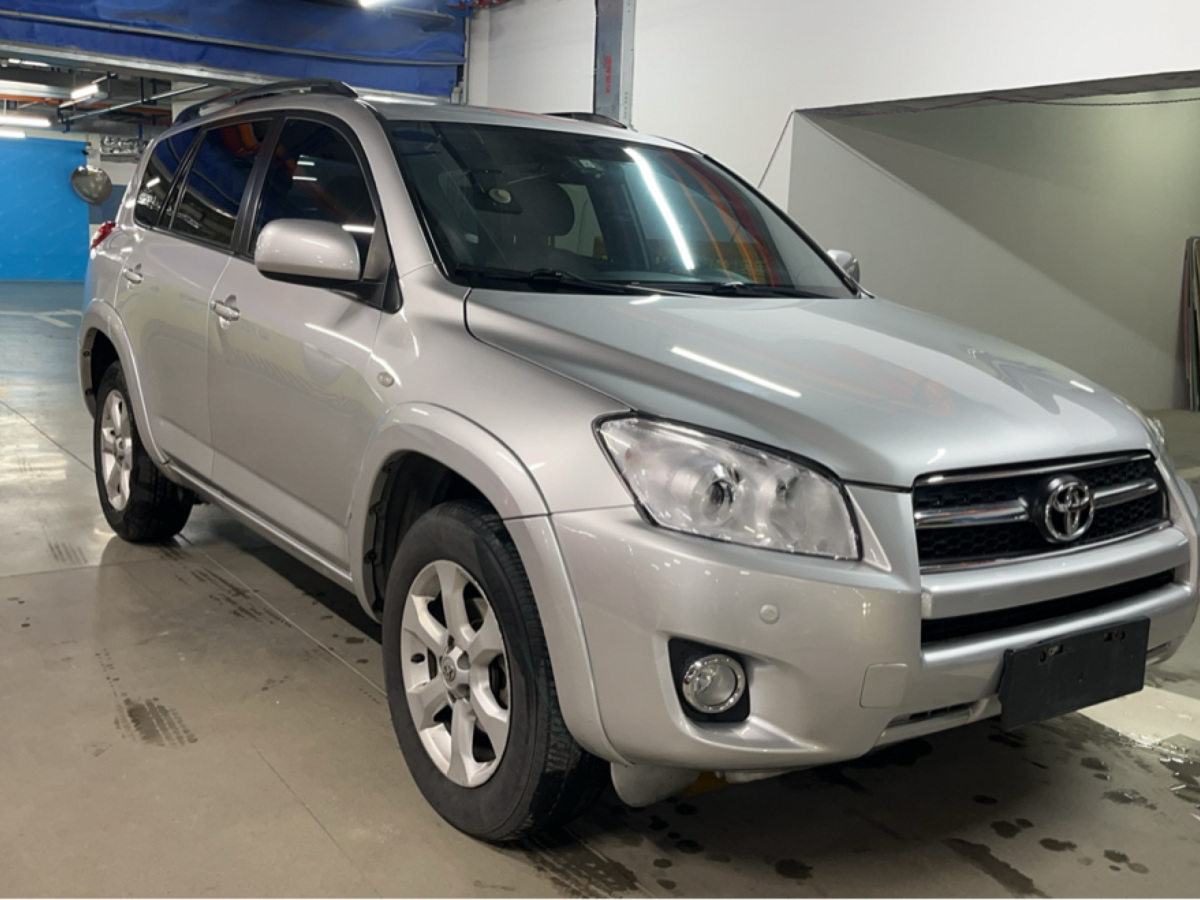 豐田 RAV4榮放  2011款 2.4L 自動(dòng)四驅(qū)至臻導(dǎo)航版圖片