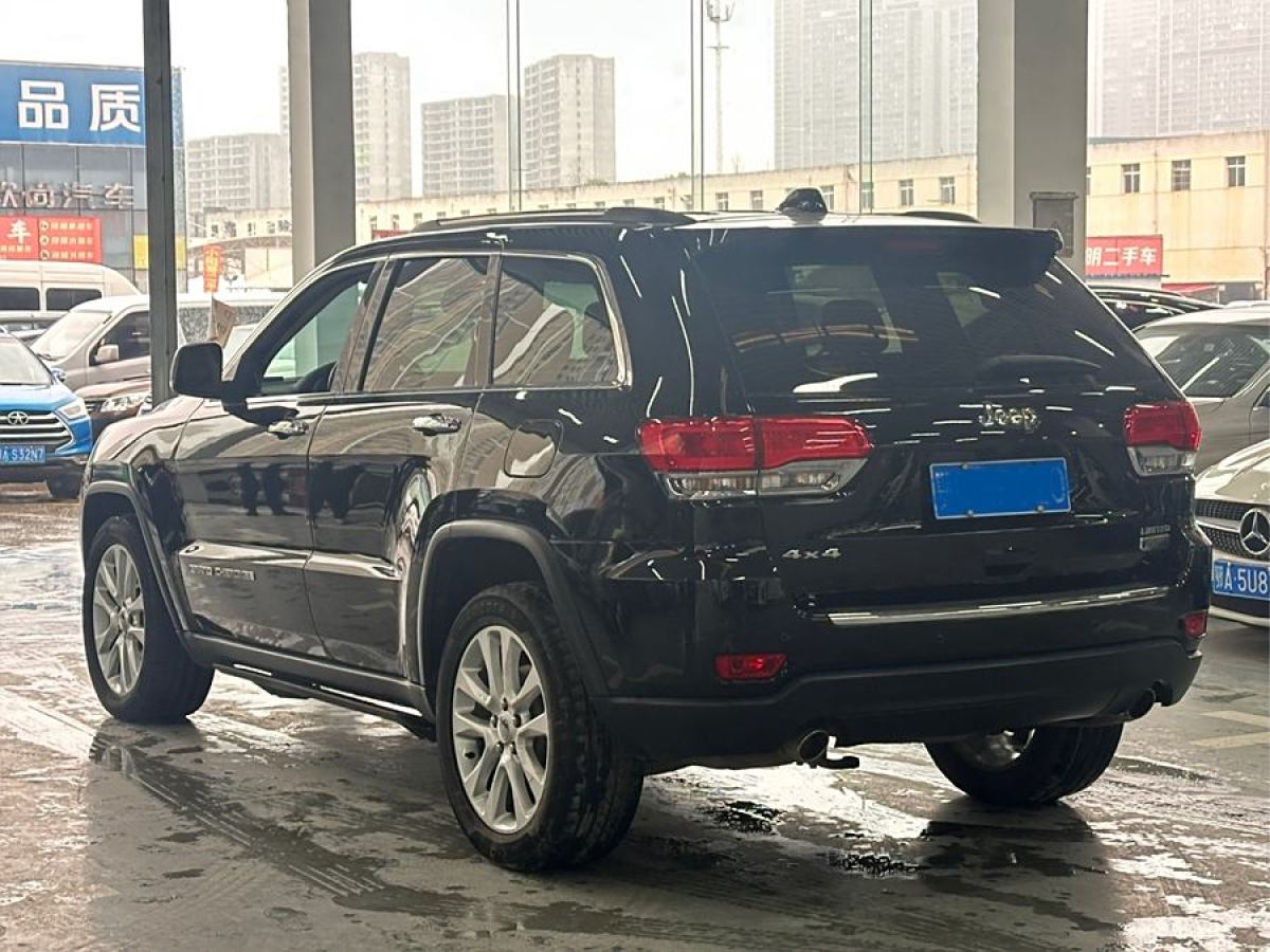 2019年10月Jeep 大切諾基  2017款 3.6L 精英導(dǎo)航版